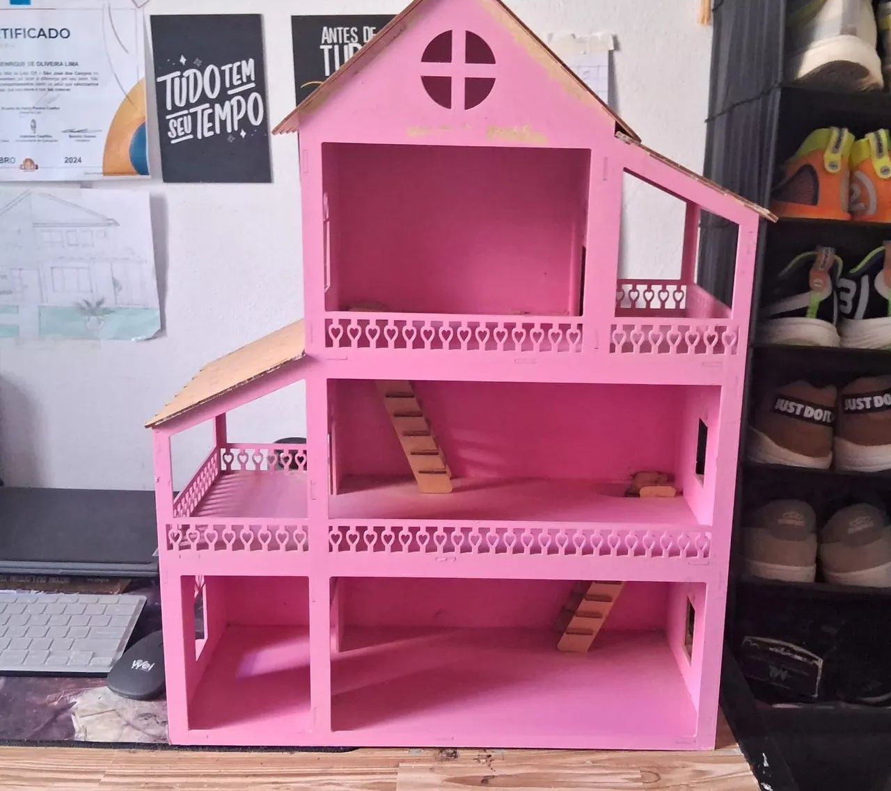 Casinha de bonecas (com as peças)