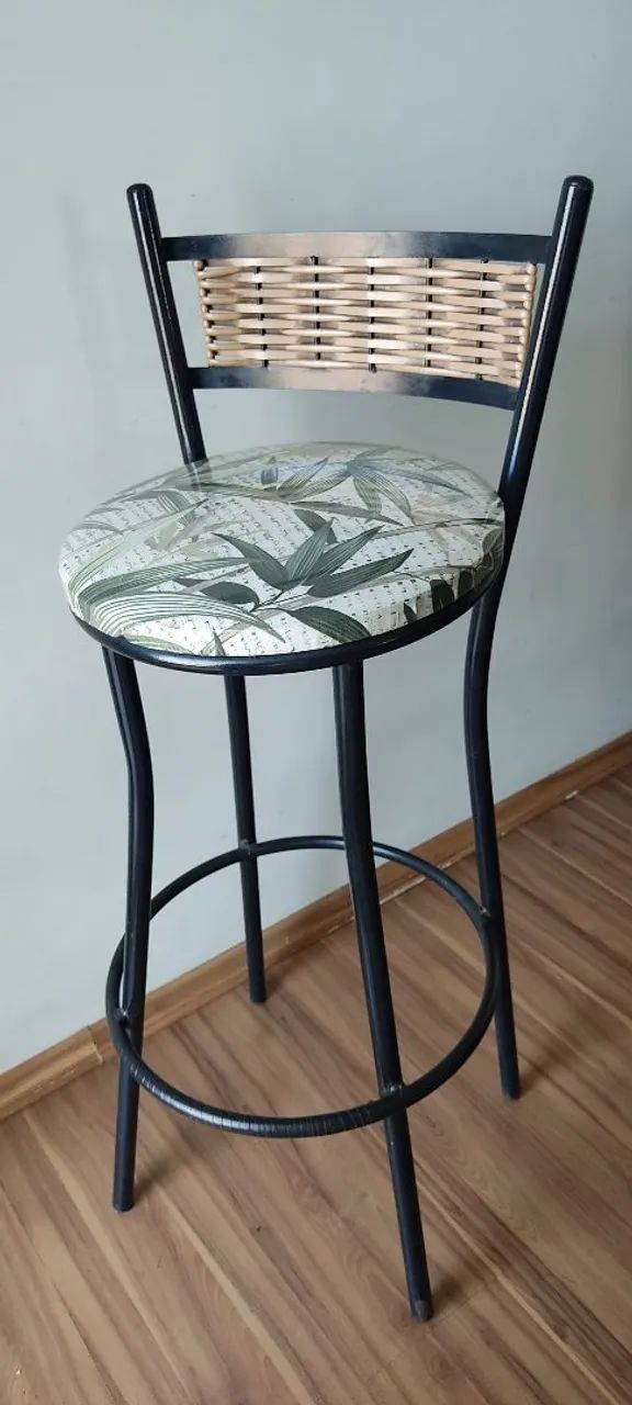 Banqueta alta com encosto em fibra natural - Foto 2