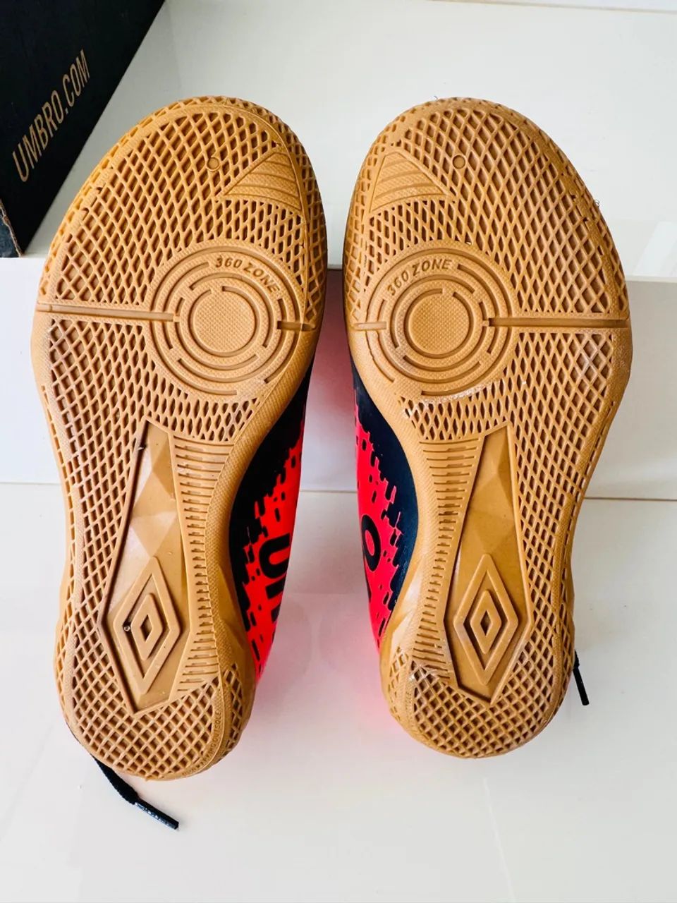 Chuteira Umbro Futsal - Azul e Vermelha - Foto 4