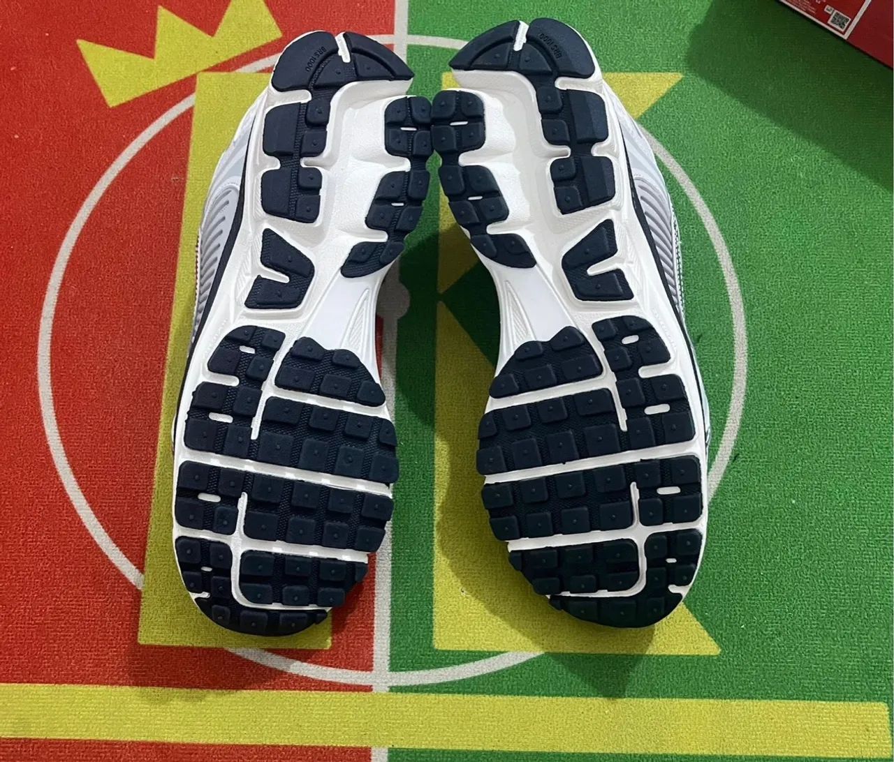 Nike Zoom Vomero 5 silver metalic  - Foto 5
