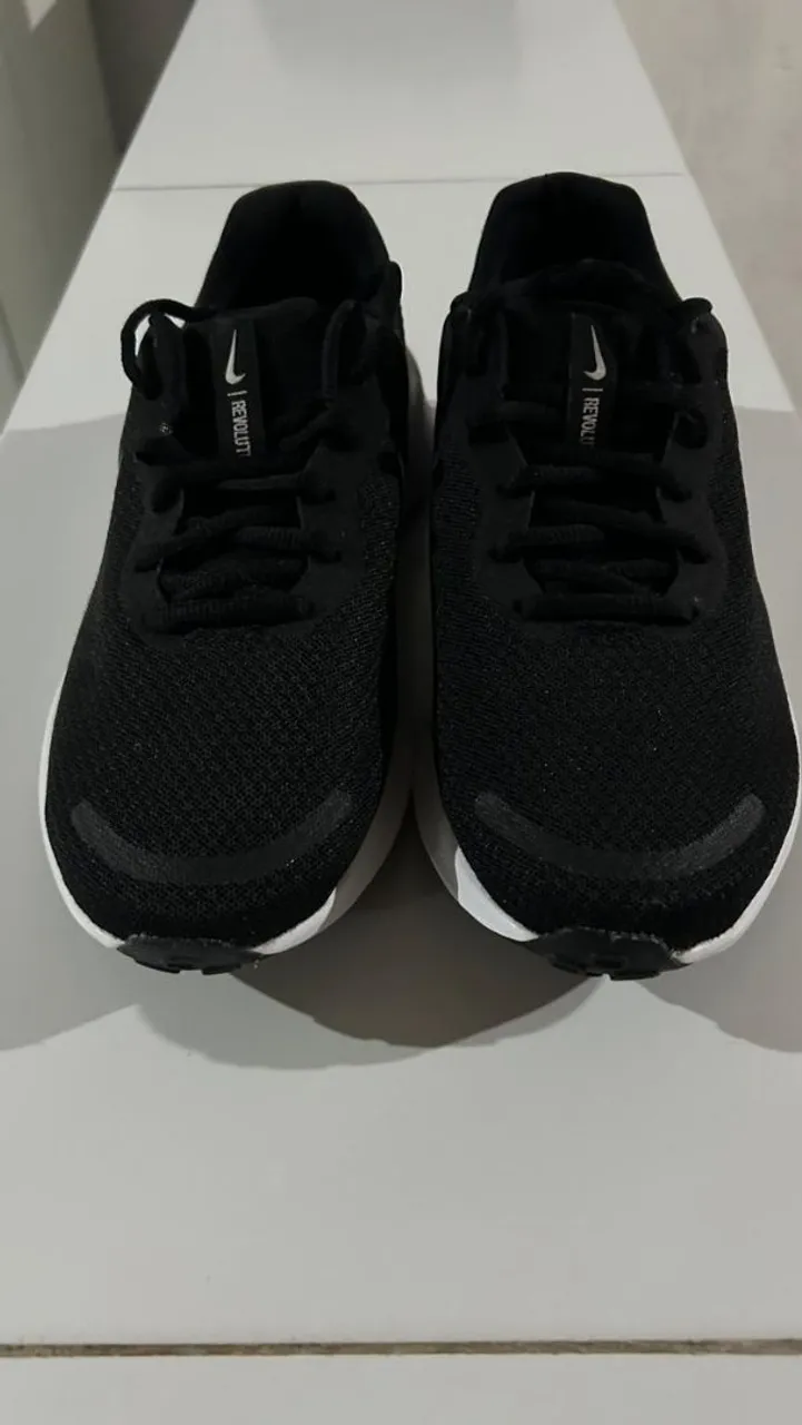 Tênis Nike Revolution 6 - Preto e Branco