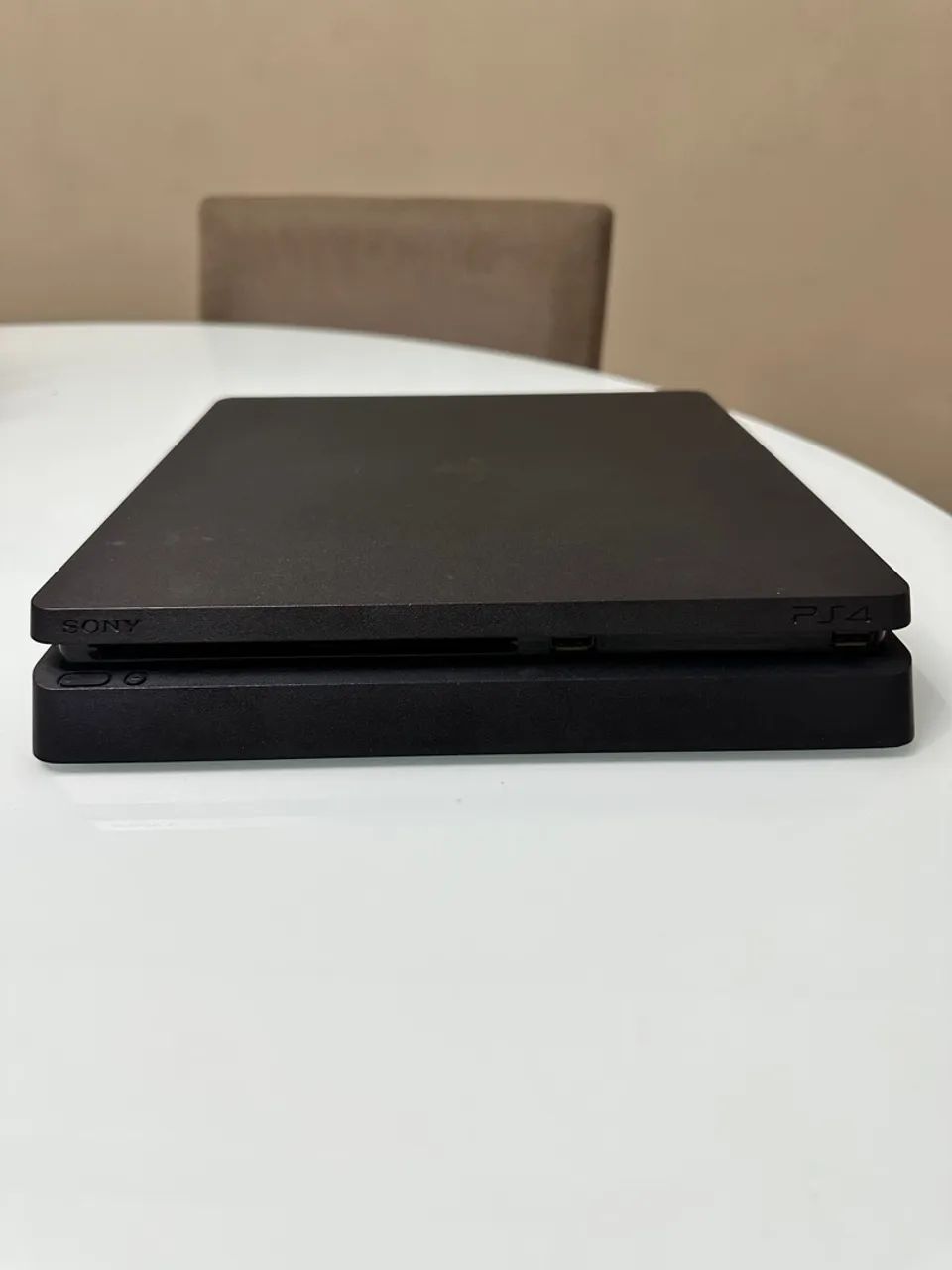 PlayStation 4 1Tb com 2 controles  - Foto 4