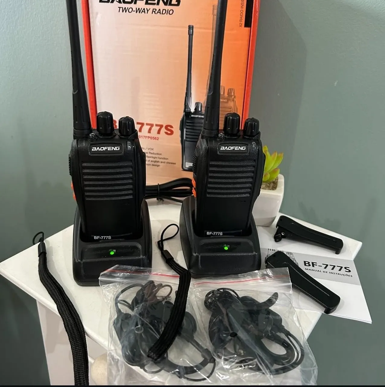 Par de rádios comunicadores Baofeng BF-777S
