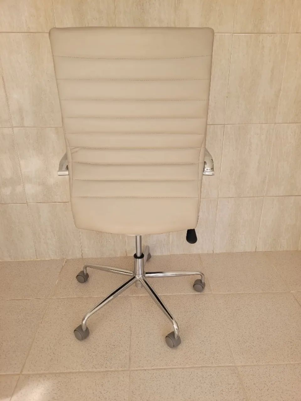 CAPSLOCK CADEIRA EXECUTIVA - Tok&Stok - Foto 3