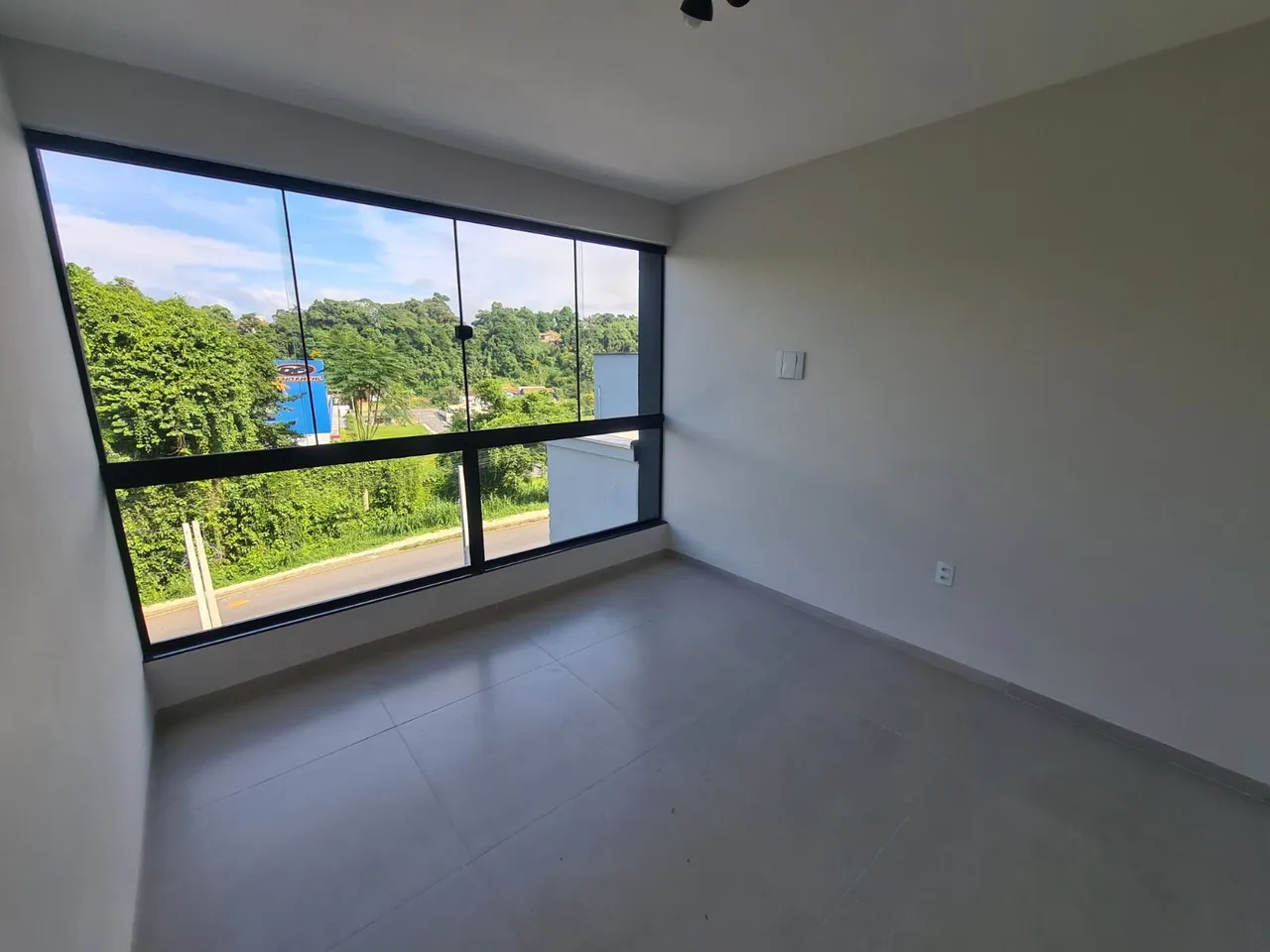 Aluga-se geminado próximo a arena jaragua