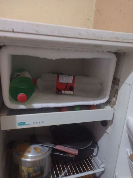 Geladeira Frost Free Usada, mais gelando muito bem - Foto 3