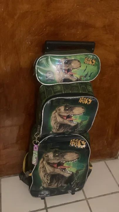 Kit mochila dinossauro 