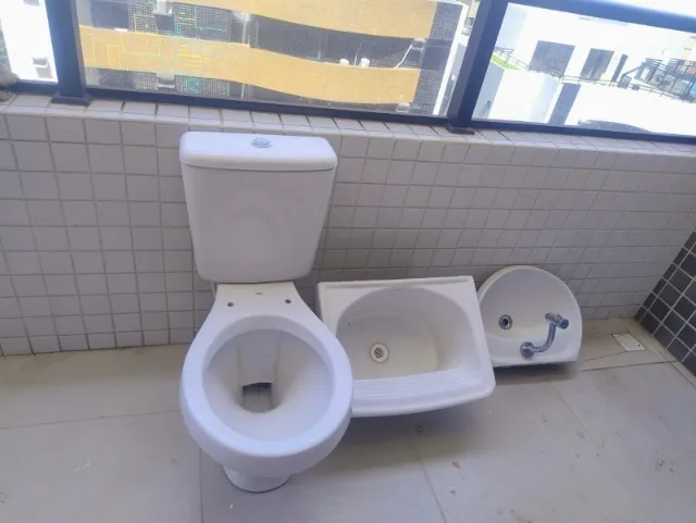 Vaso Sanitário, Tanque de Lavar Roupa e Pia - DECA