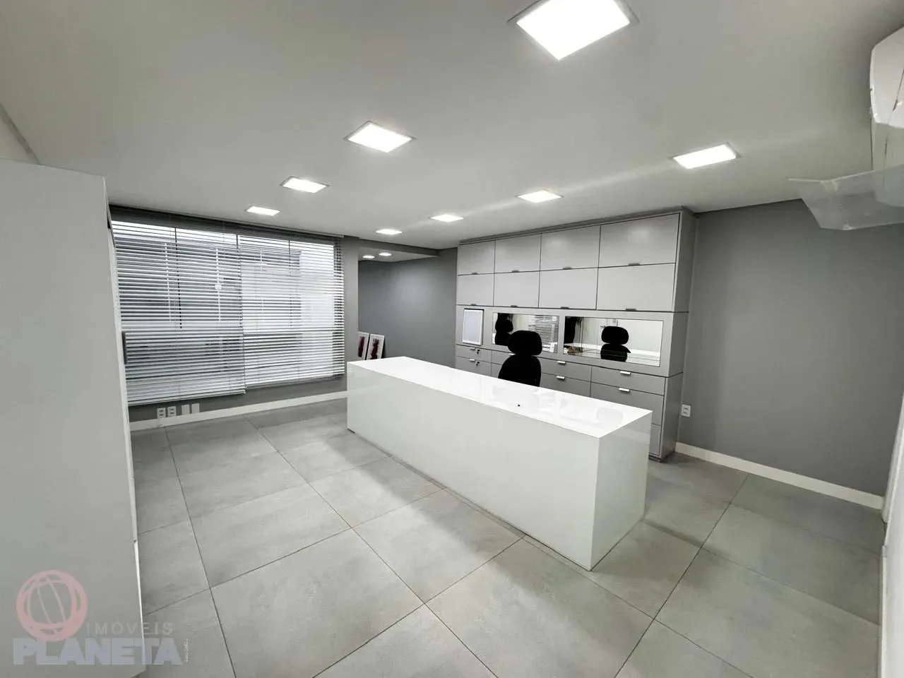 Sala Comercial Mobiliada no Coração de Jaraguá do Sul!