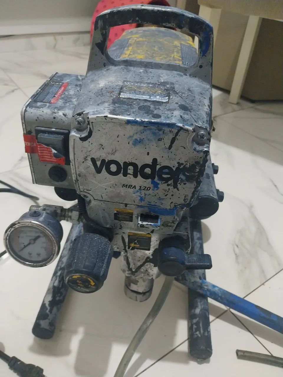 Maquina de pintura ariles semi nova 