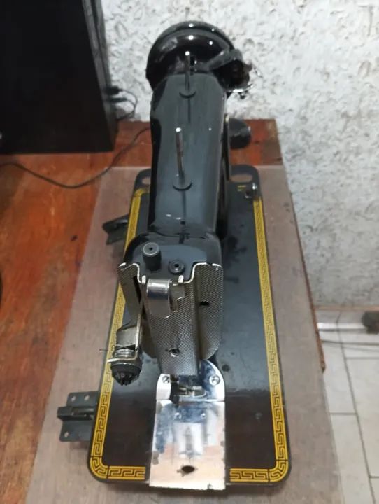 Torro máquina costura vigorelli em ótimo estado por 140 reais vista Pix ou grana Wats 41 9 - Foto 6