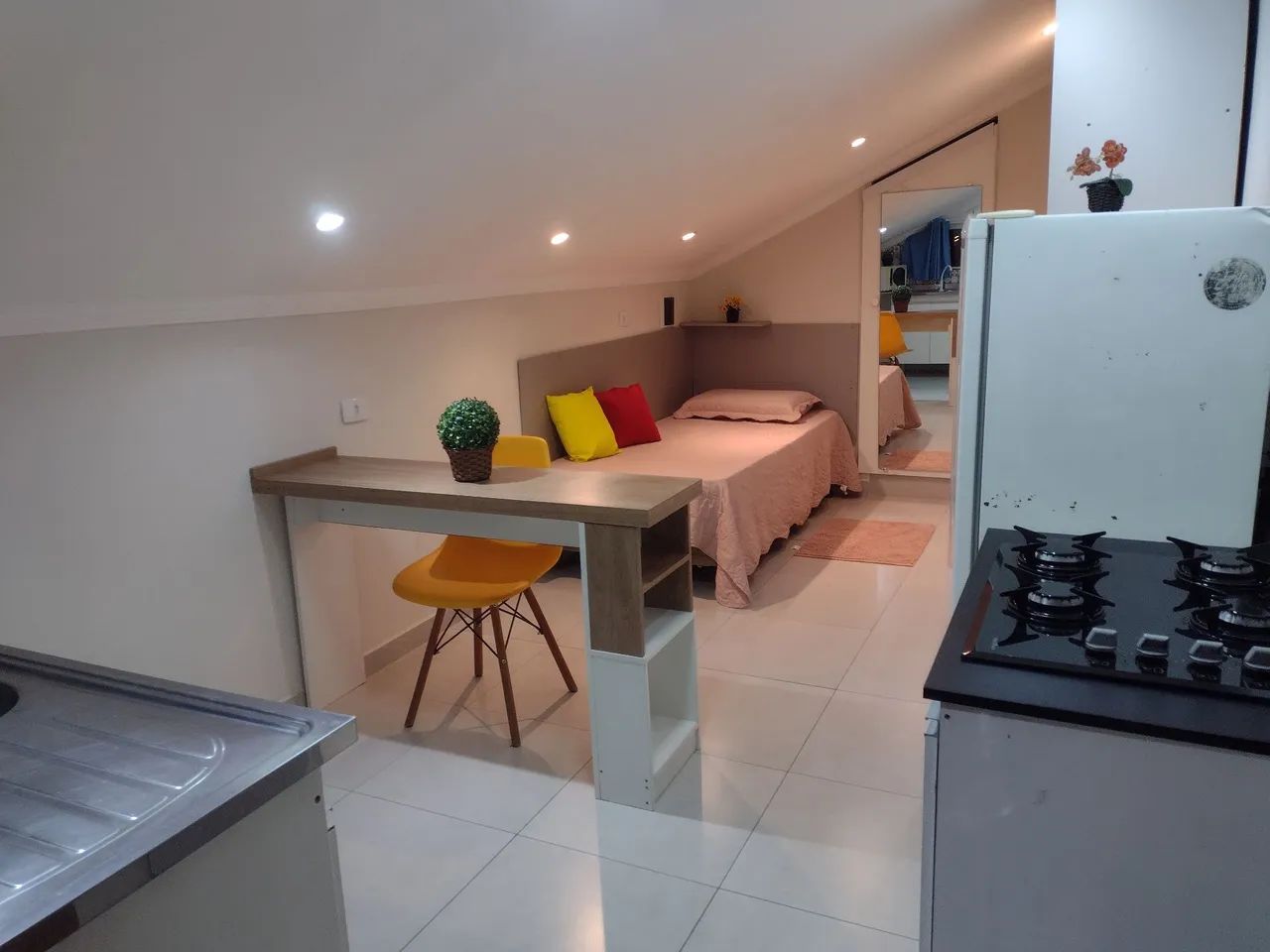Alugo kitnet para mocas