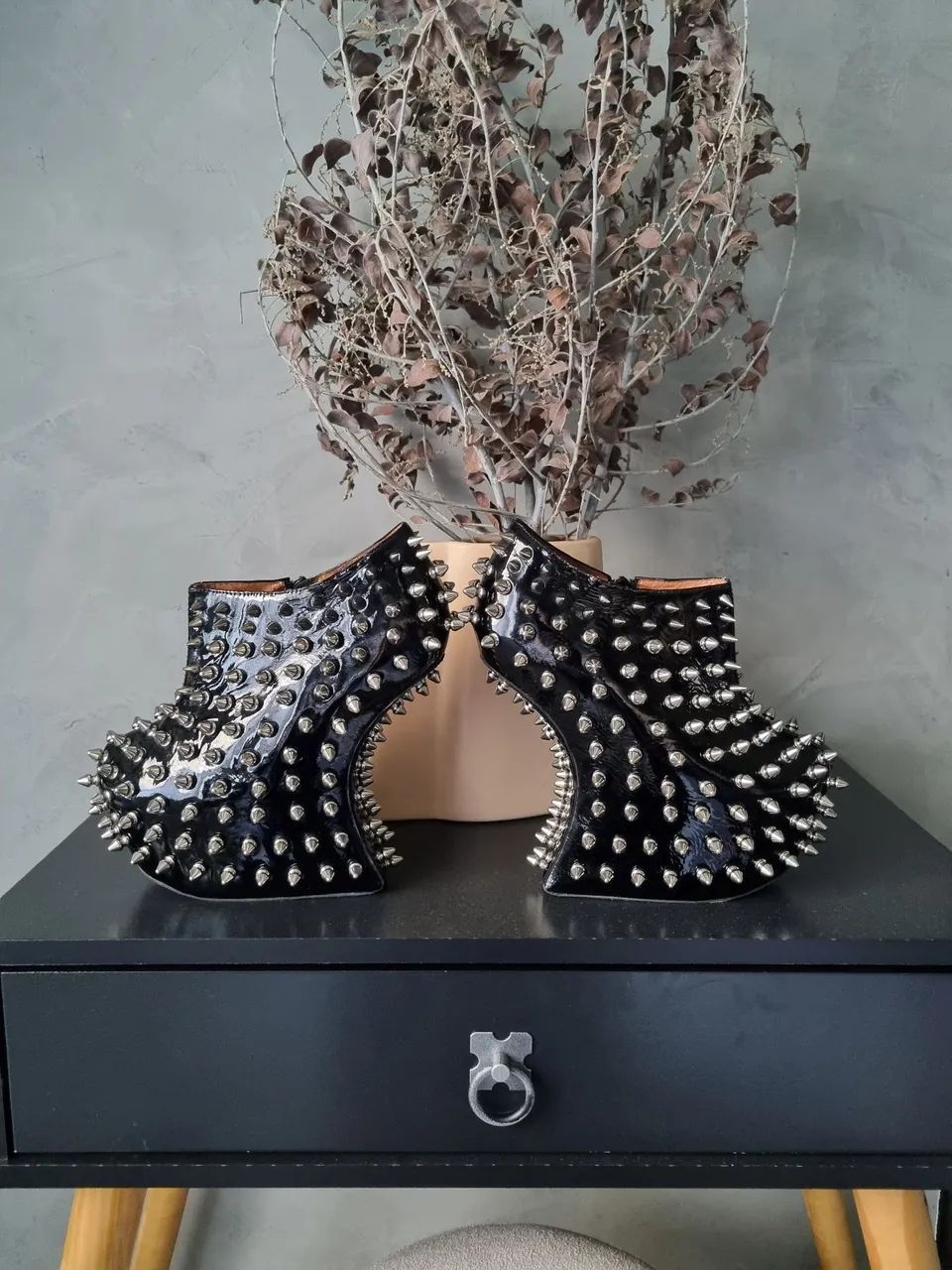 Bota Ankle boot original da marca Jeffrey Campbell, modelo Shadow Spike STD  - Foto 4