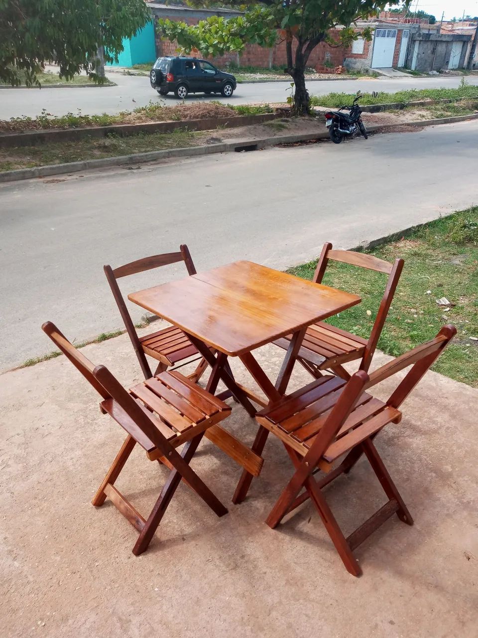 Conjunto de Mesa e Cadeiras de Madeira Dobráveis - Foto 3