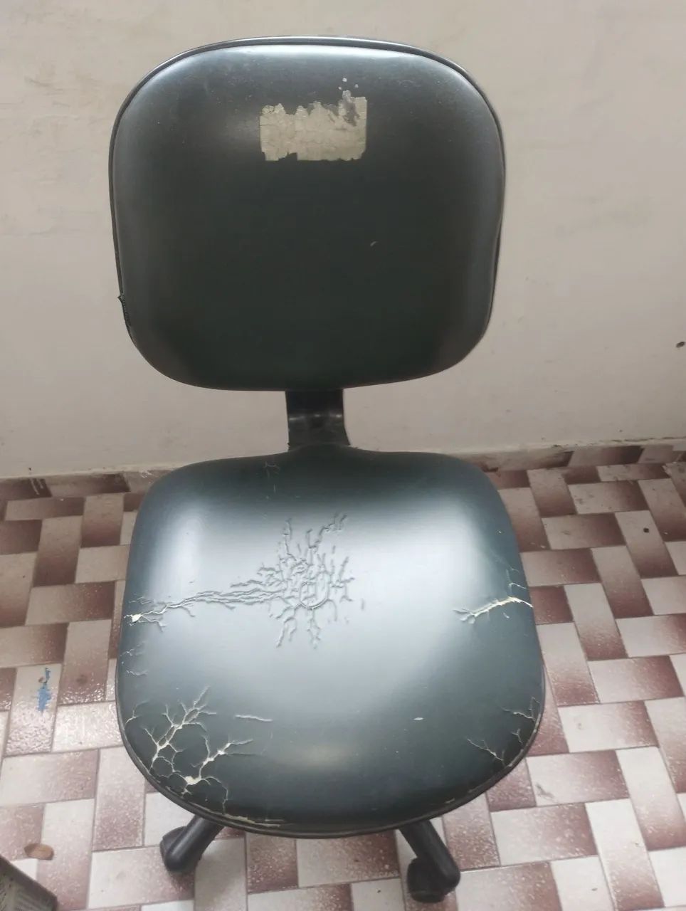 Vendo cadeiras de escritório, usadas, diversos modelos e preços. - Foto 4