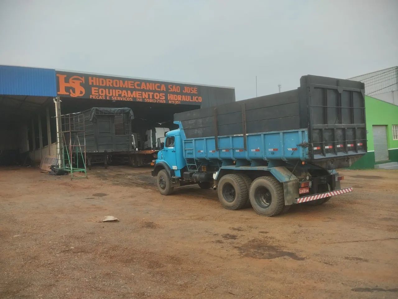 Mercedes 2220 6x4 basculante