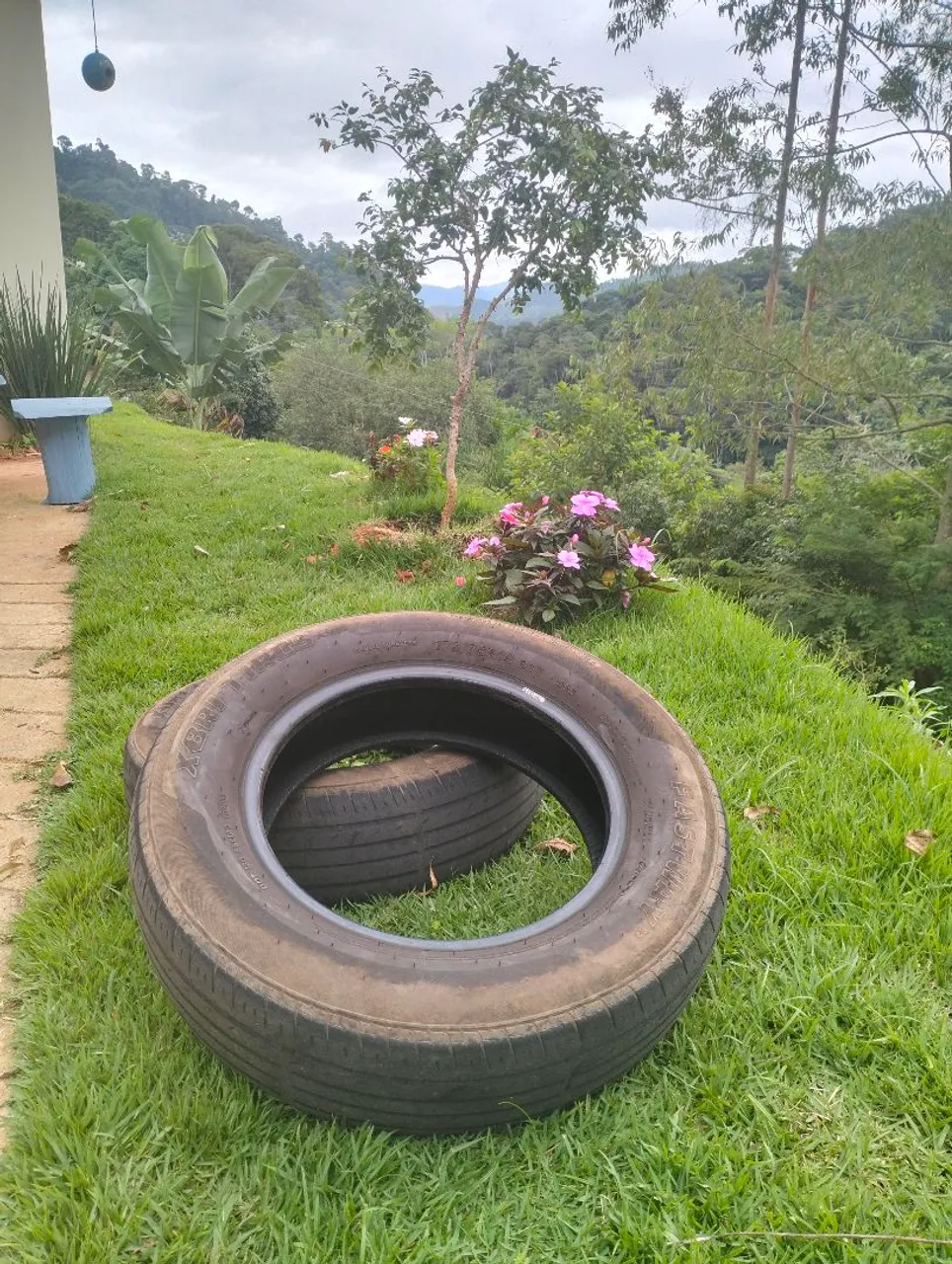 Pneus usados para carro - 2 unidades 175/75/14
