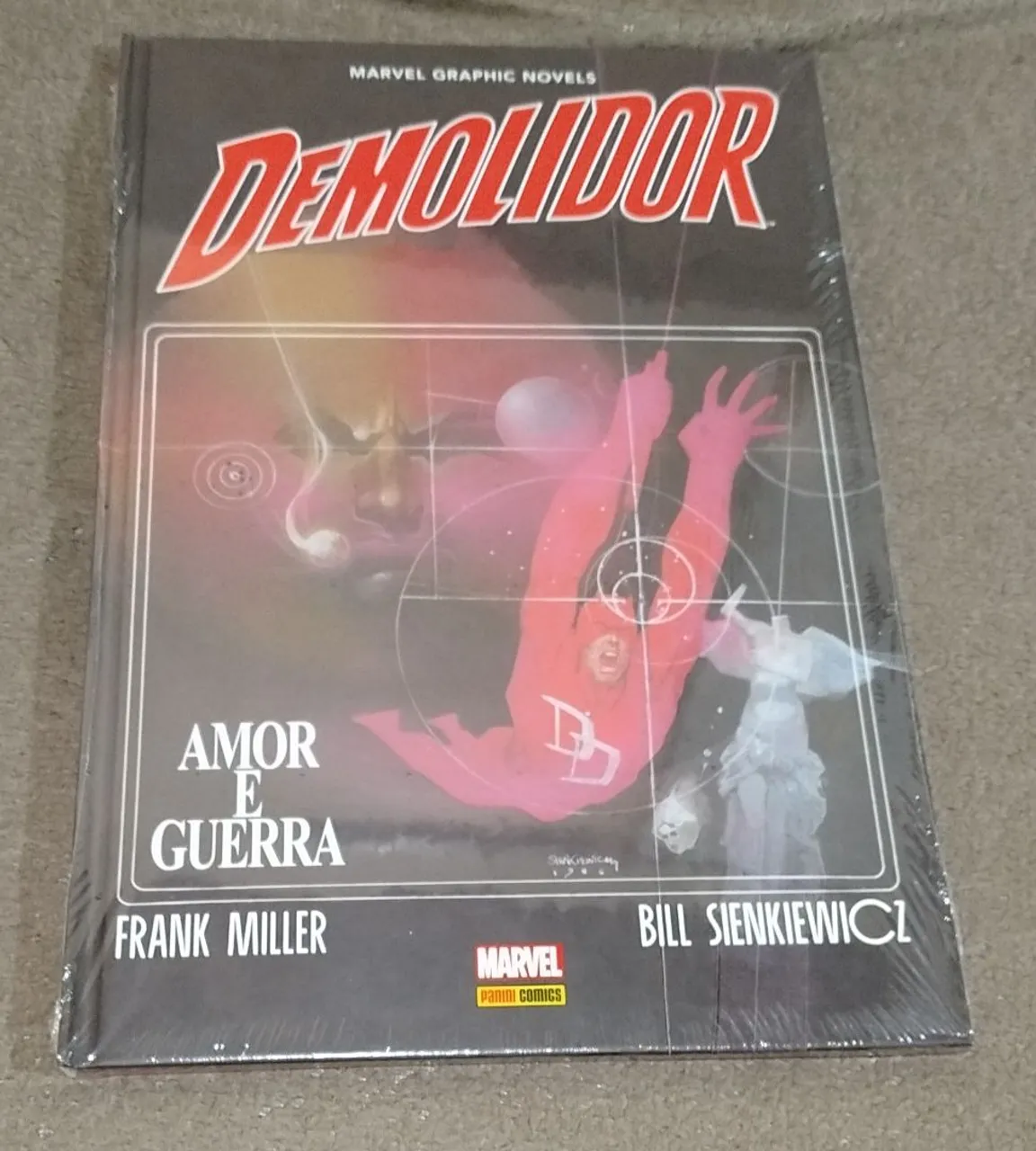 Demolidor: Amor e Guerra - HQ em capa dura