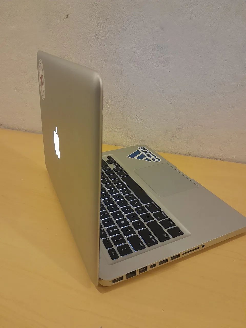MacBook Pro - Apple