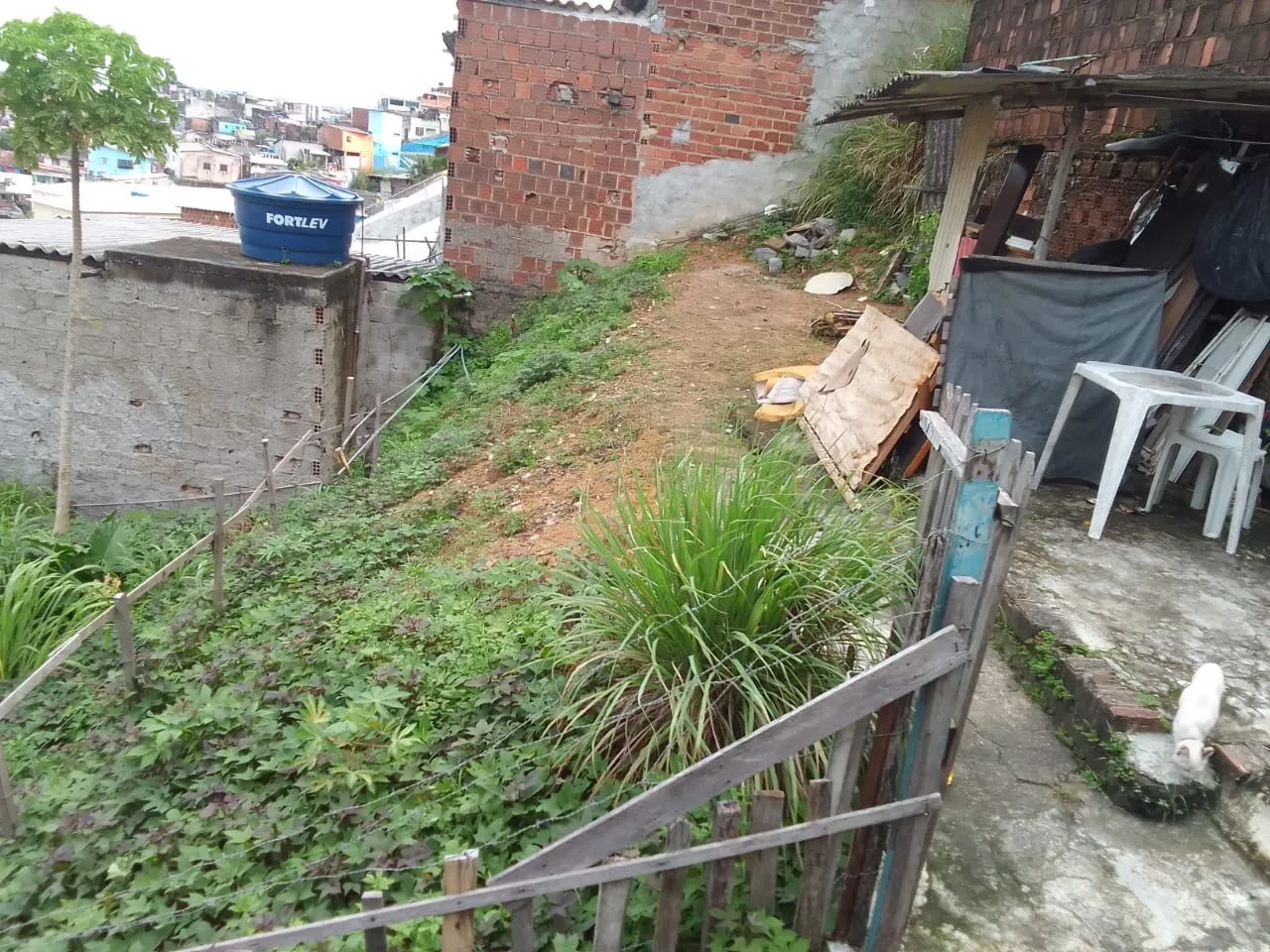Vende-se terreno