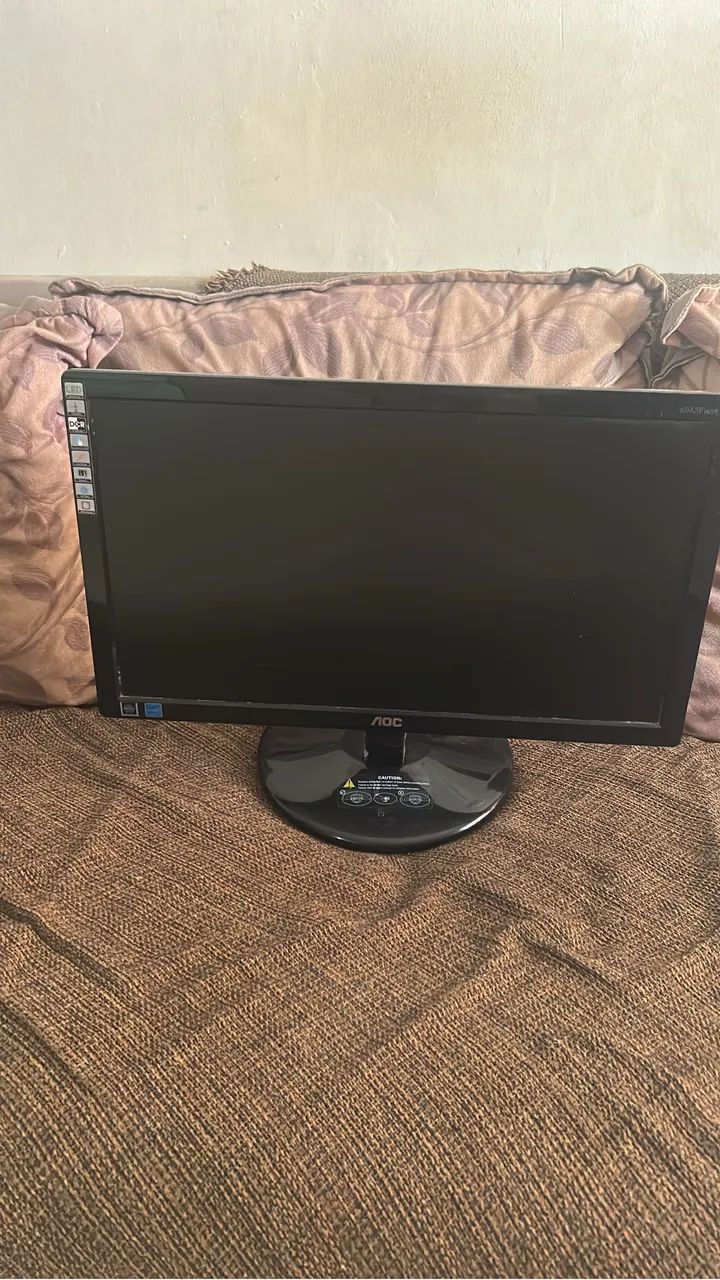 Monitor AOC com tela Roxa 