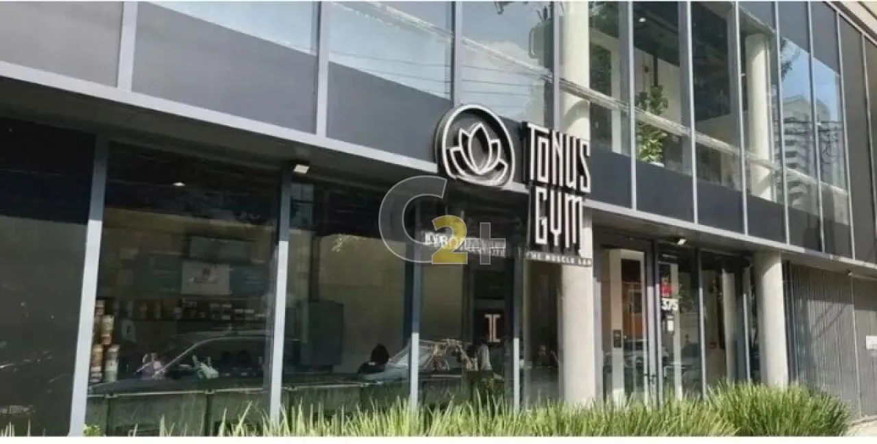 Loja Comercial e 2 banheiros à Venda, 450 m²