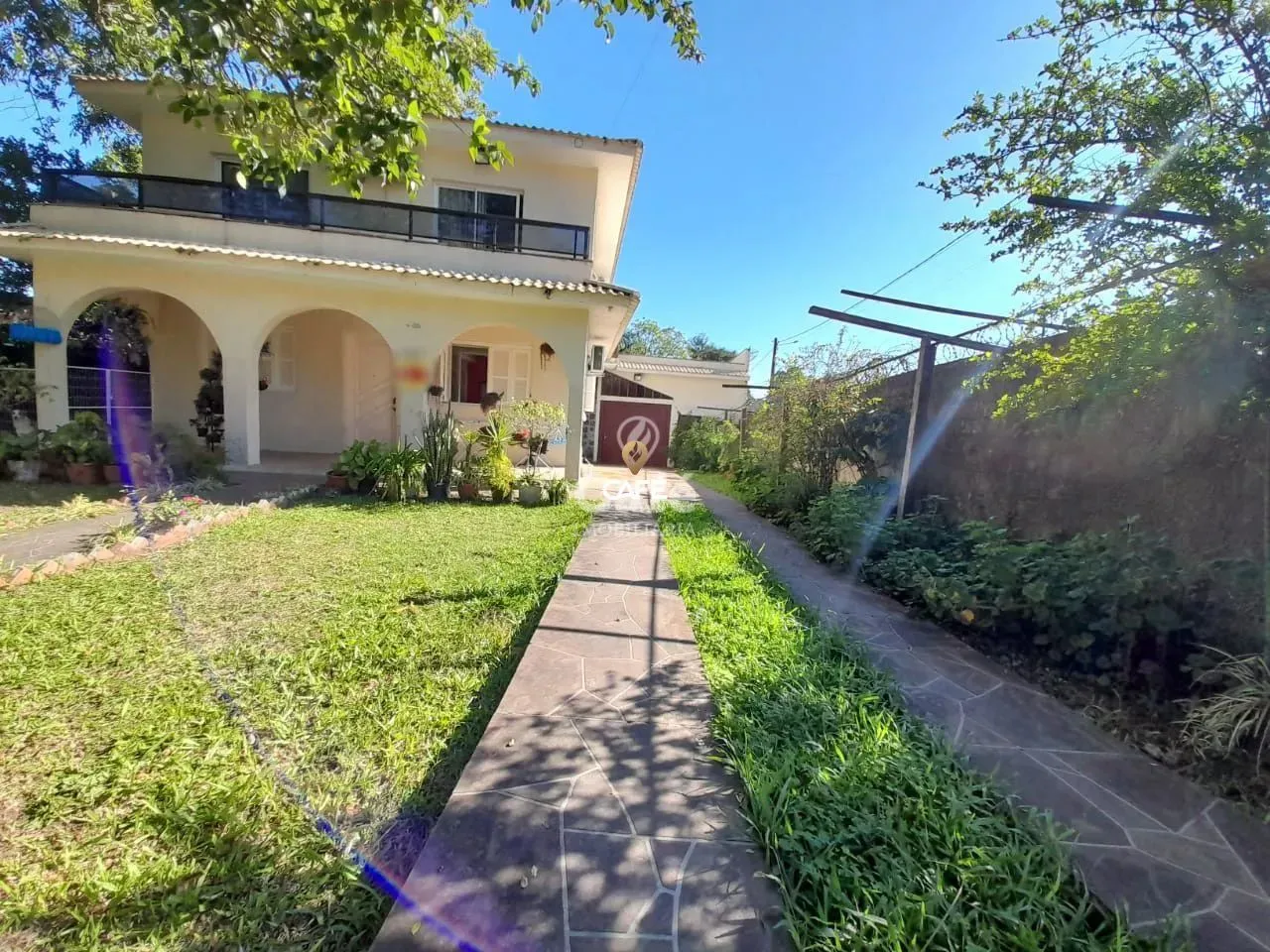Ampla casa com piscina apenas 5 minutos do centro de Santa Maria RS