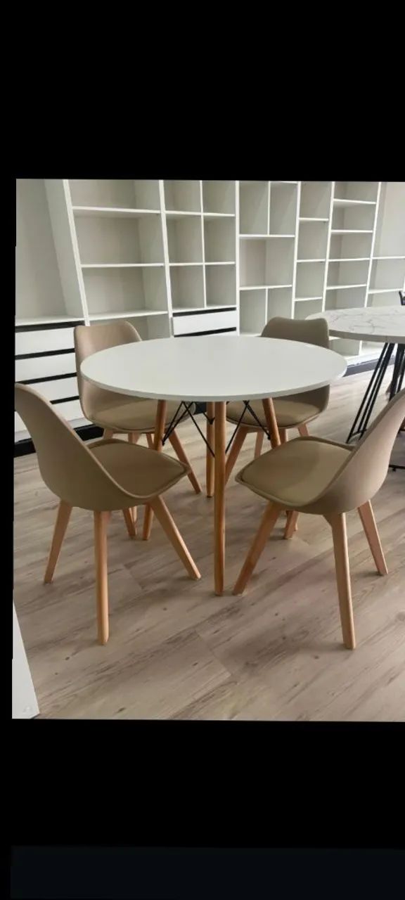 Mesa de jantar + 4 cadeiras