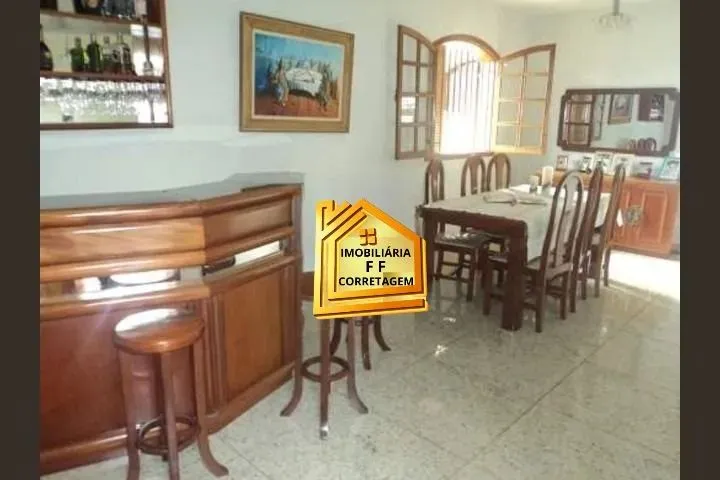Linda Casa Estilo Colonial - Bairro Floresta - BH