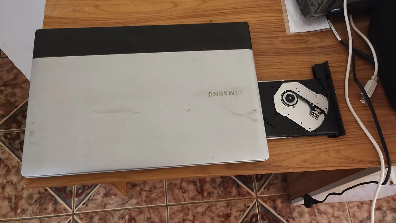 Notebook Samsung preto e cinza - Foto 2
