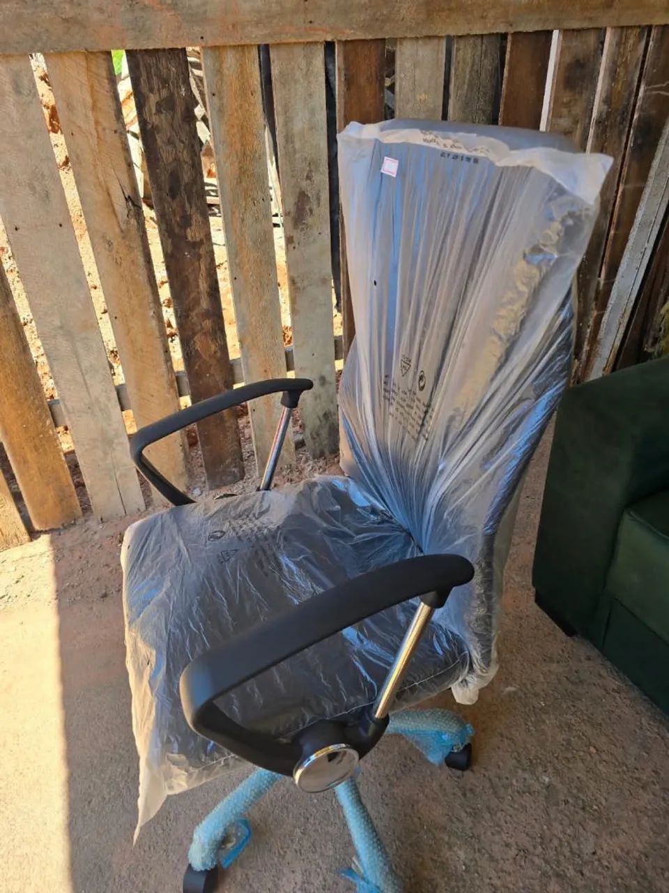 Cadeiras de Escritório Novas valor nas fotos - Foto 2