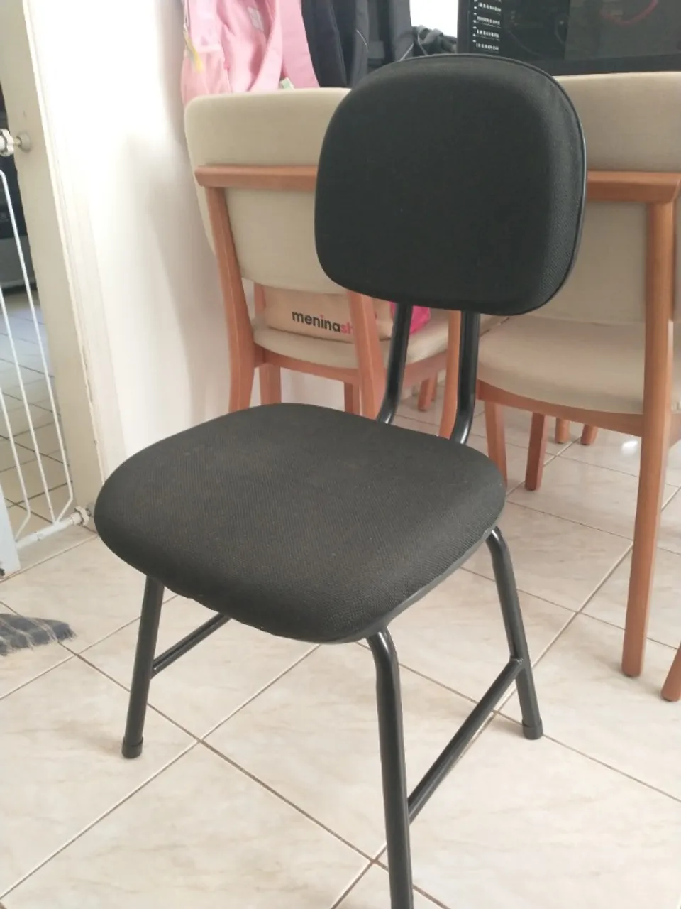 Cadeira Preta Almofadada