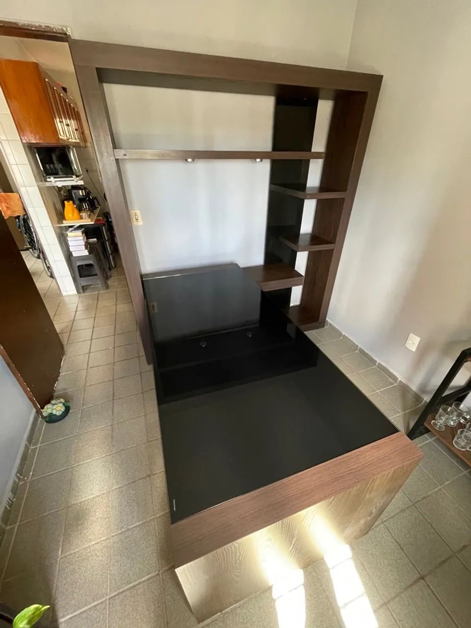 Desk with Shelves + Glass Top - R$ 500.0064739715248515122