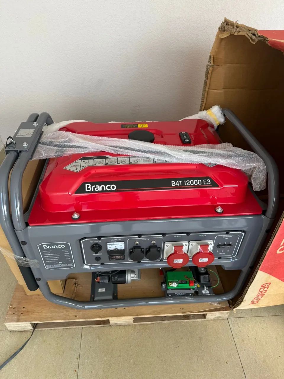 Gerador trifásico Branco Novo 