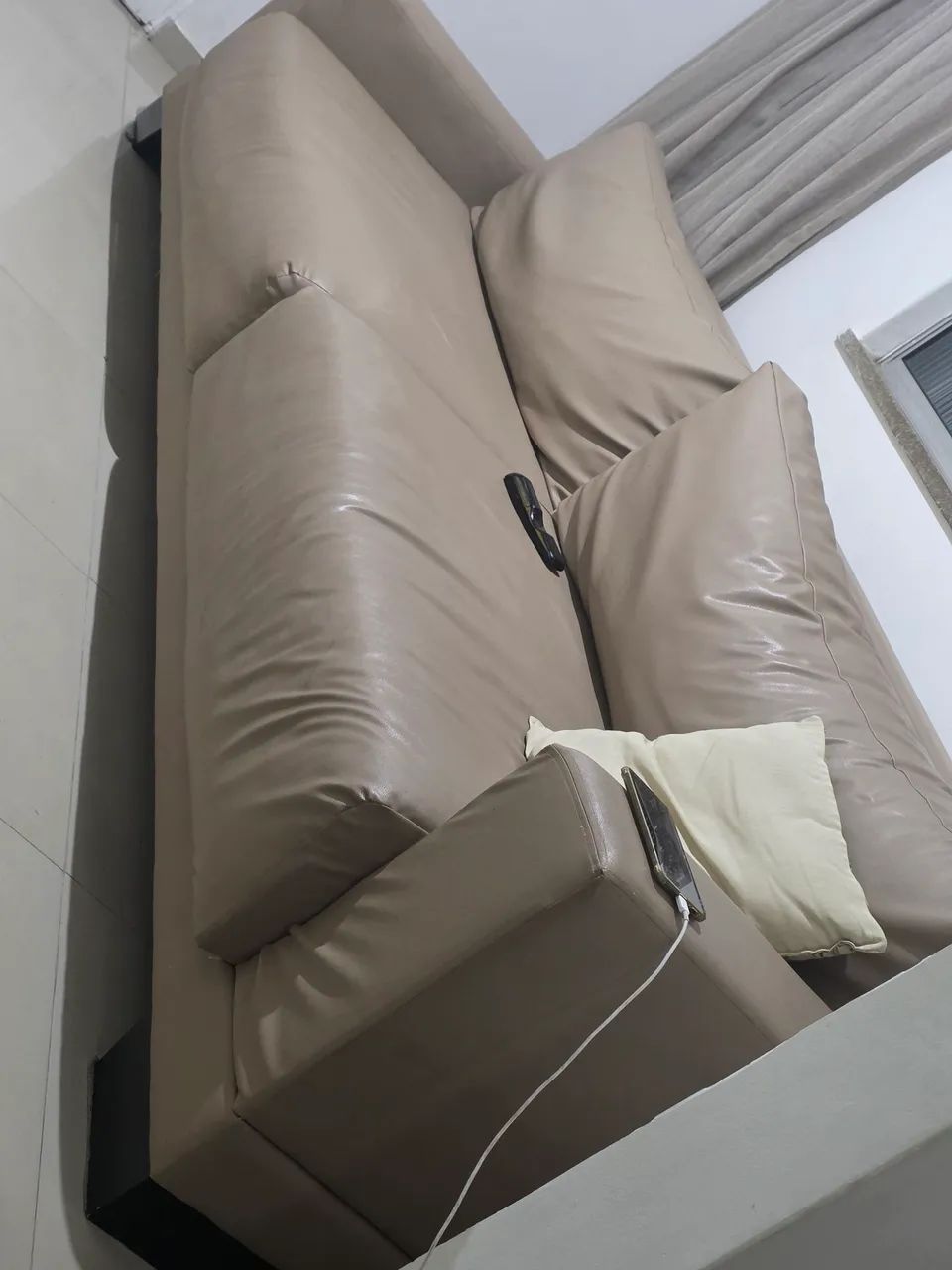 Sofa em courino 3m bem conservado