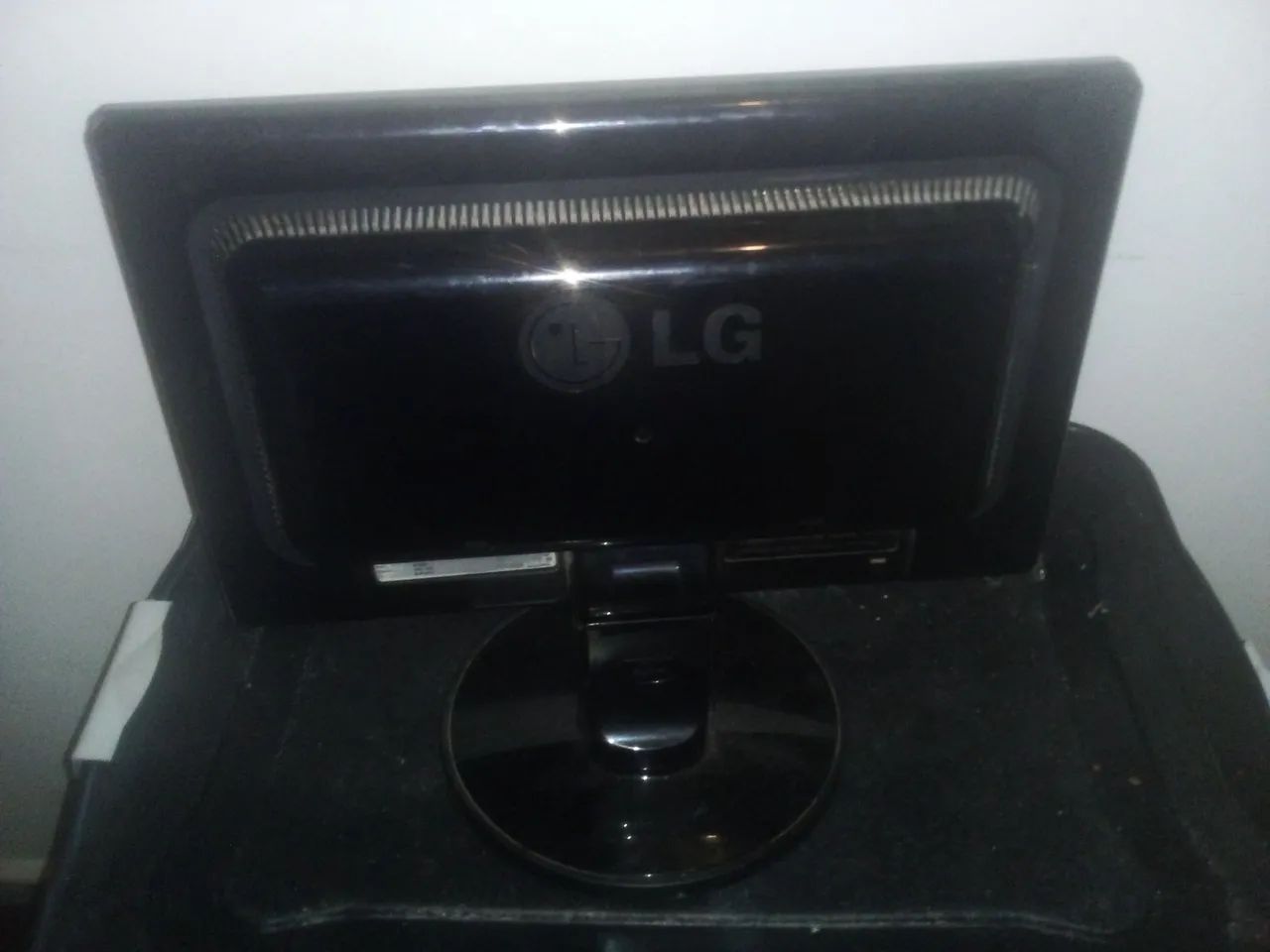 Monitor LG Flatron W1642S 15,6 pol tela liga e apaga - Foto 6