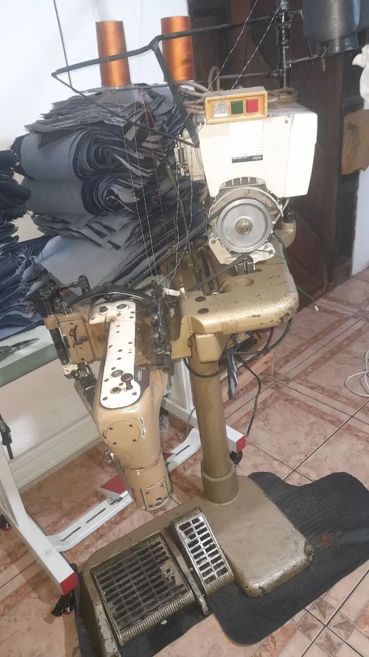 Máquina de Costura Industrial fechadeira 