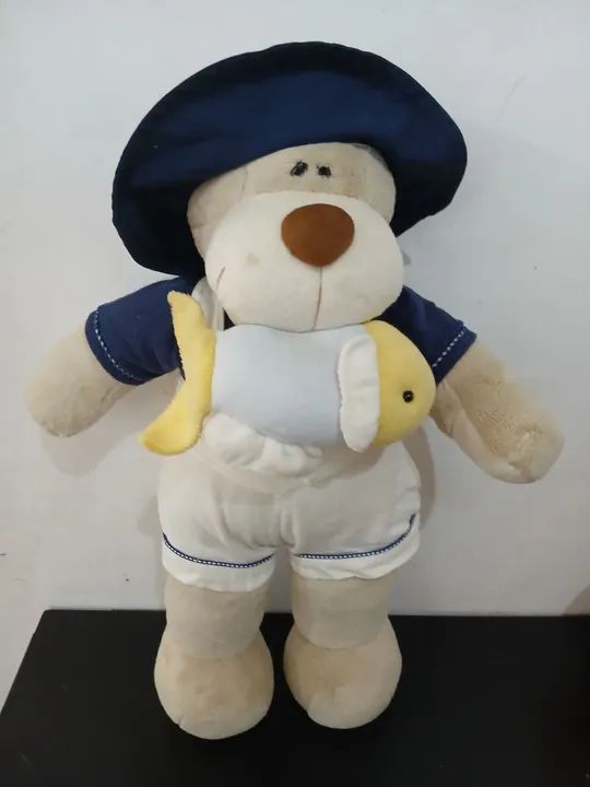 Urso de Pelúcia com Chapéu e Peixe