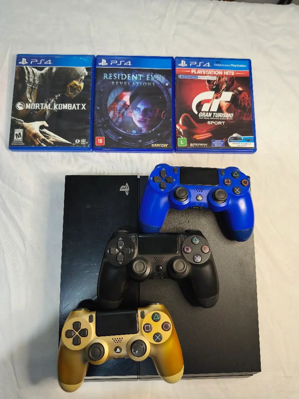 Vendo Ps4 3 controles
