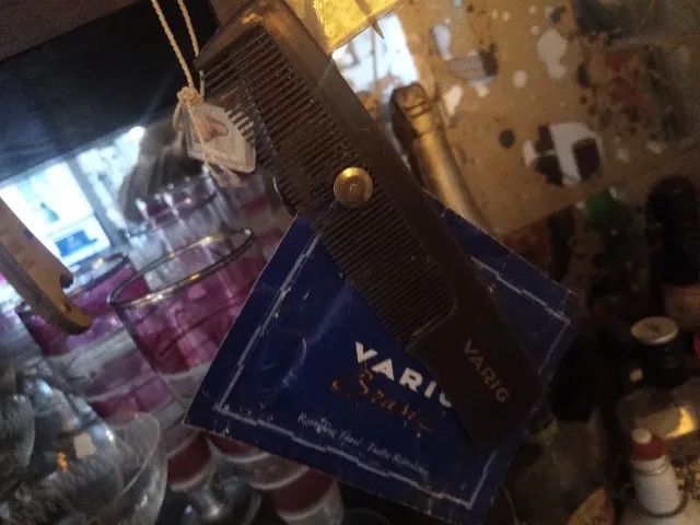 pente e lenço umedecido VARIG
