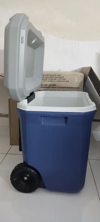 Geladeira Portátil Coleman com Rodas e Porta Copos - Foto 2