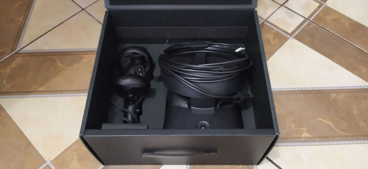 Oculus realidade virtual Rift S, na caixa com 2 controles - Foto 4