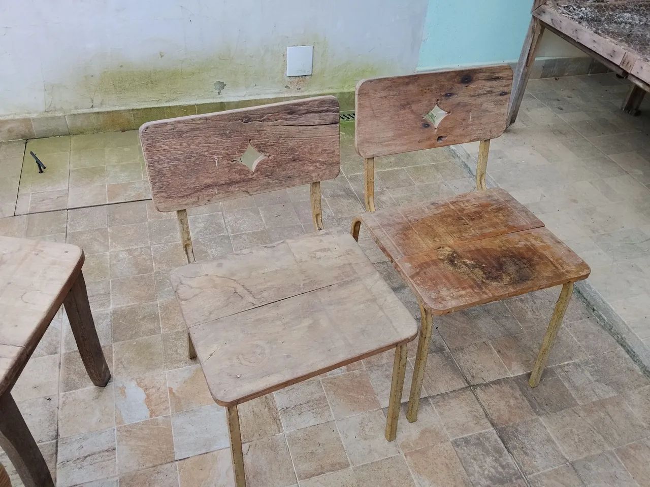 Conjunto de cadeiras e mesa de centro rústicos  - Foto 2