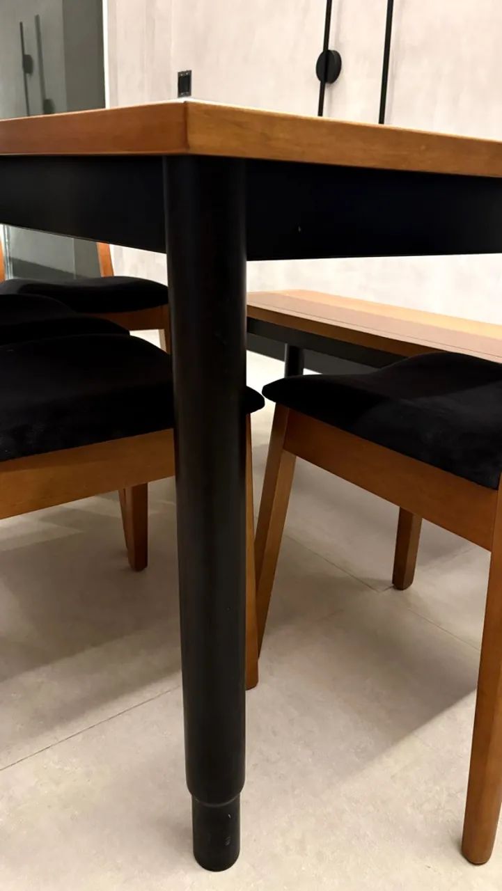 Conjunto mesa com 4 cadeiras e banco em madeira - Foto 3