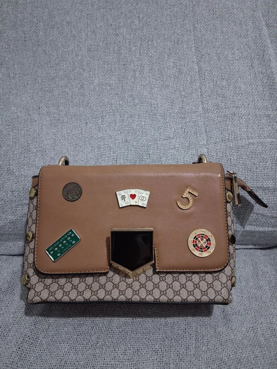 Bolsa marrom de lado