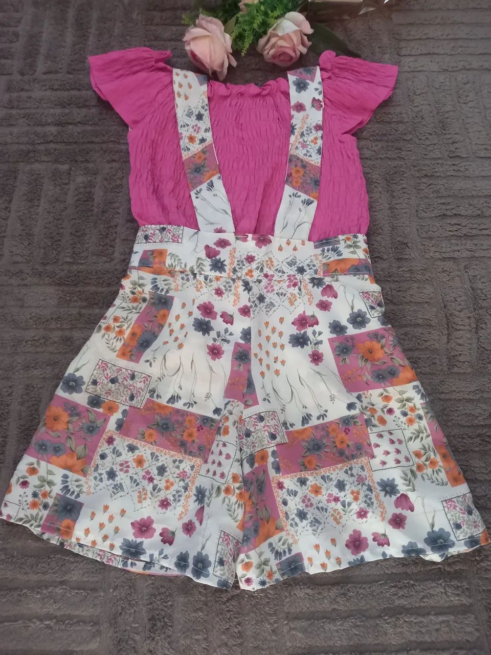 Macaquinho florido+ blusa em elastex  - Foto 3