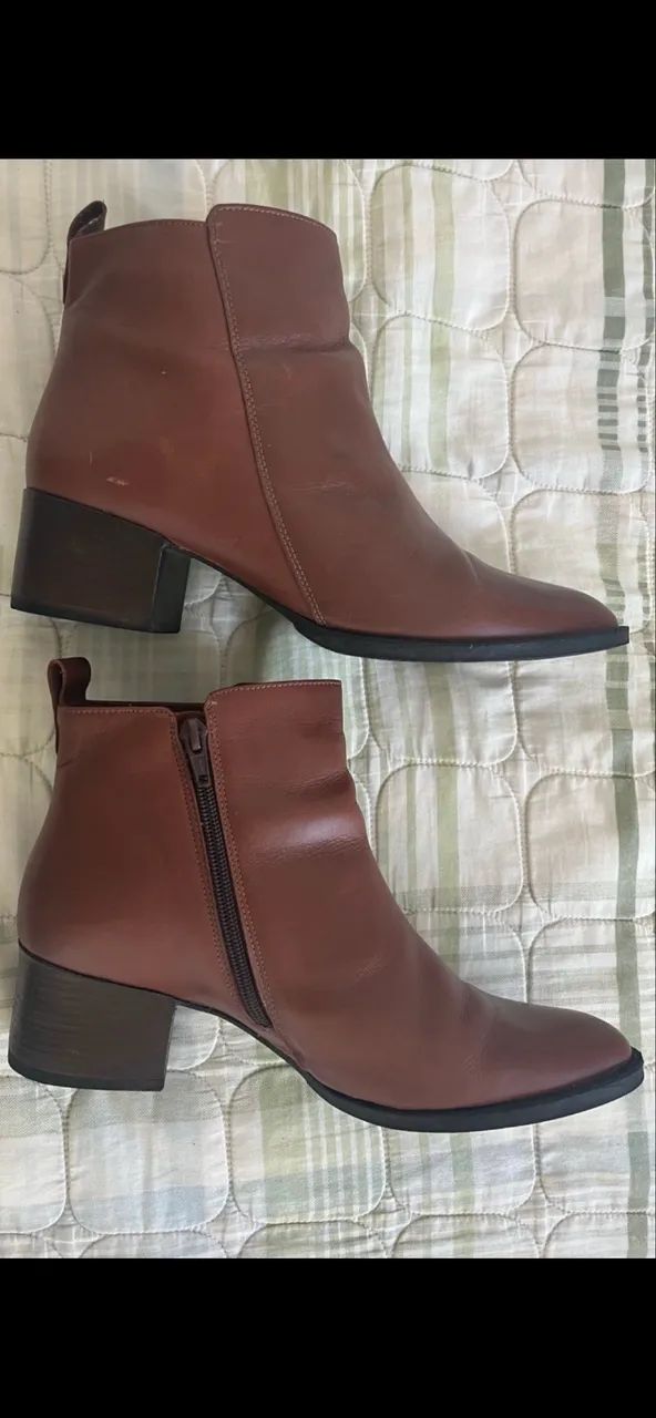 Bota couro cano curto marrom 