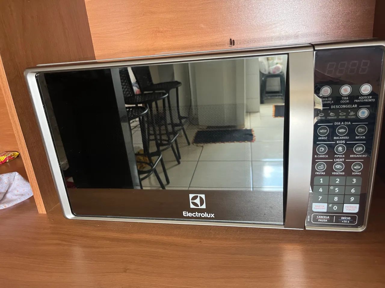 Vendo microondas eletrolux 220V - Foto 3