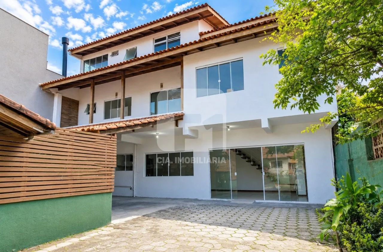 Casa de 4 dormitórios no Itaguaçu
