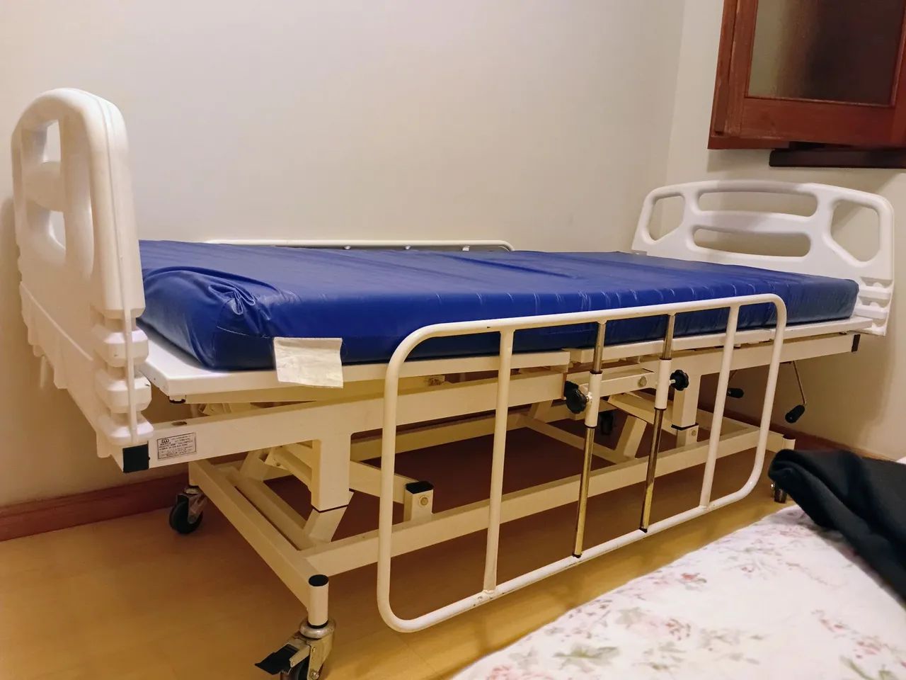 Vendo cama hospitalar com pouco tempo de uso  - Foto 4